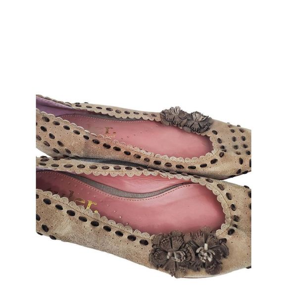 Richard Tyler Leather Flower Accent  Pointed Toe Flats - Picture 2 of 12